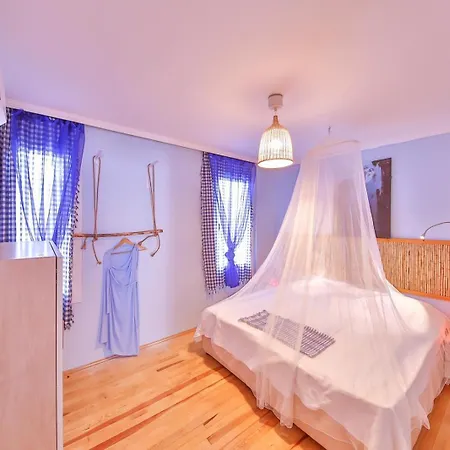 Mavi Blue Apart * Kas